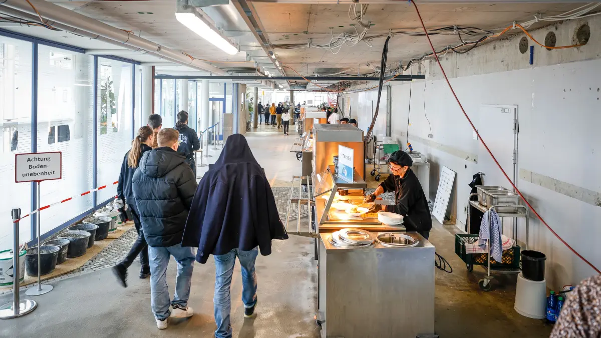 Ärger an der Uni: Mensa wird seit Jahren umgebaut: Ärger an der Uni: Mensa wird seit Jahren umgebaut