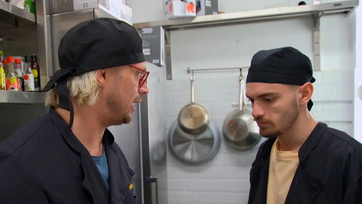 Bruno (Matthias Etienne Girrulat) gibt Malte (Samuel Bartz) noch eine Chance.