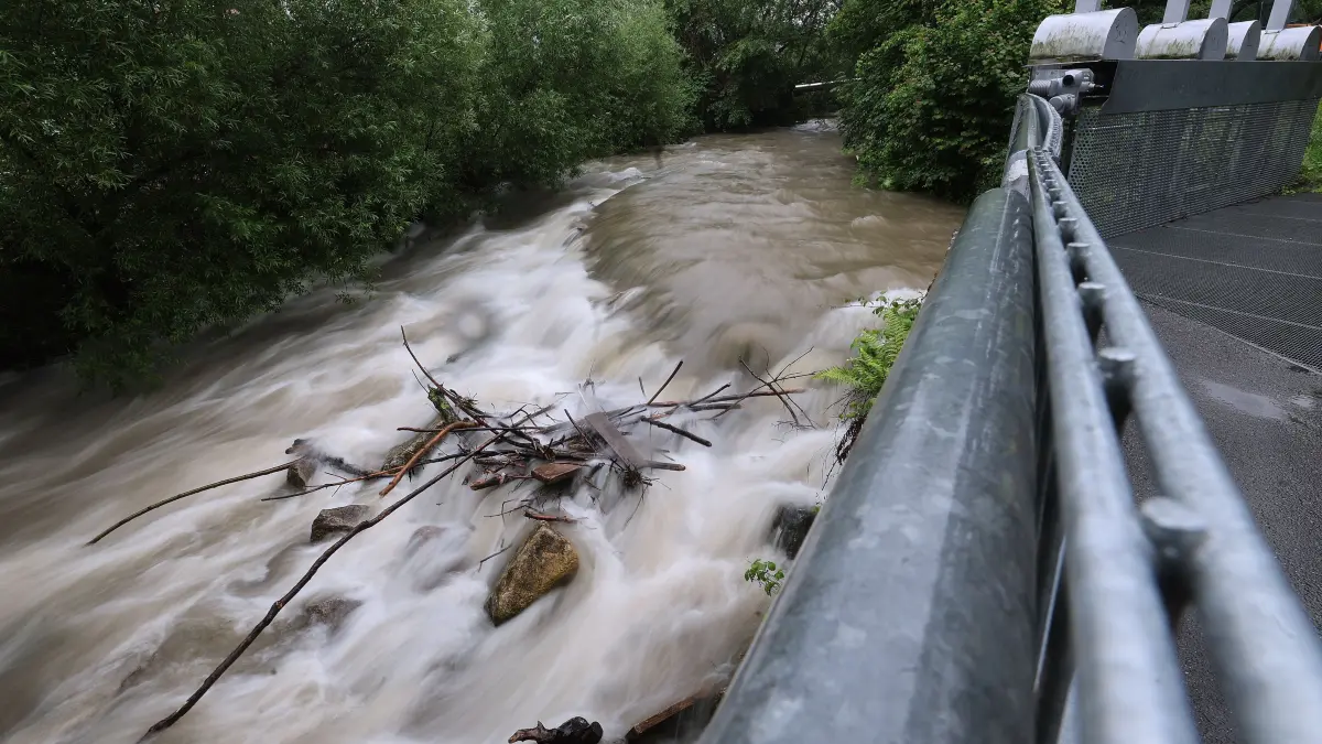 Erms Hochwasser Freibad Wehr