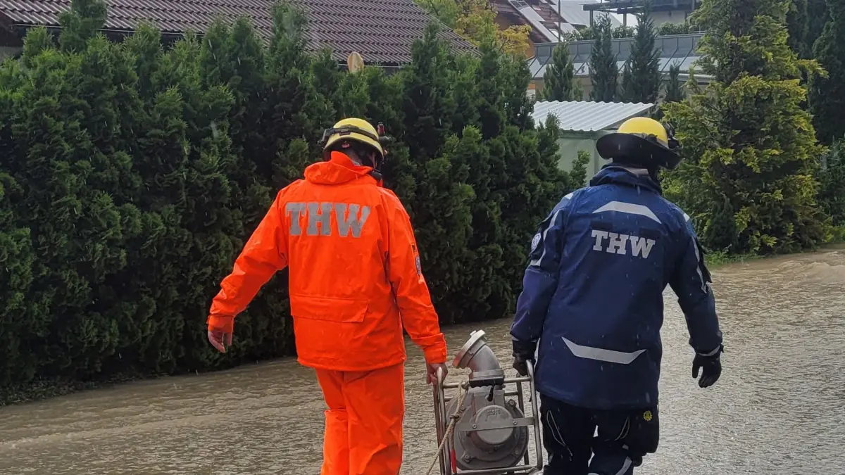 Das THW unterstüzt beim Ampumpen in Bad Ditzenbach