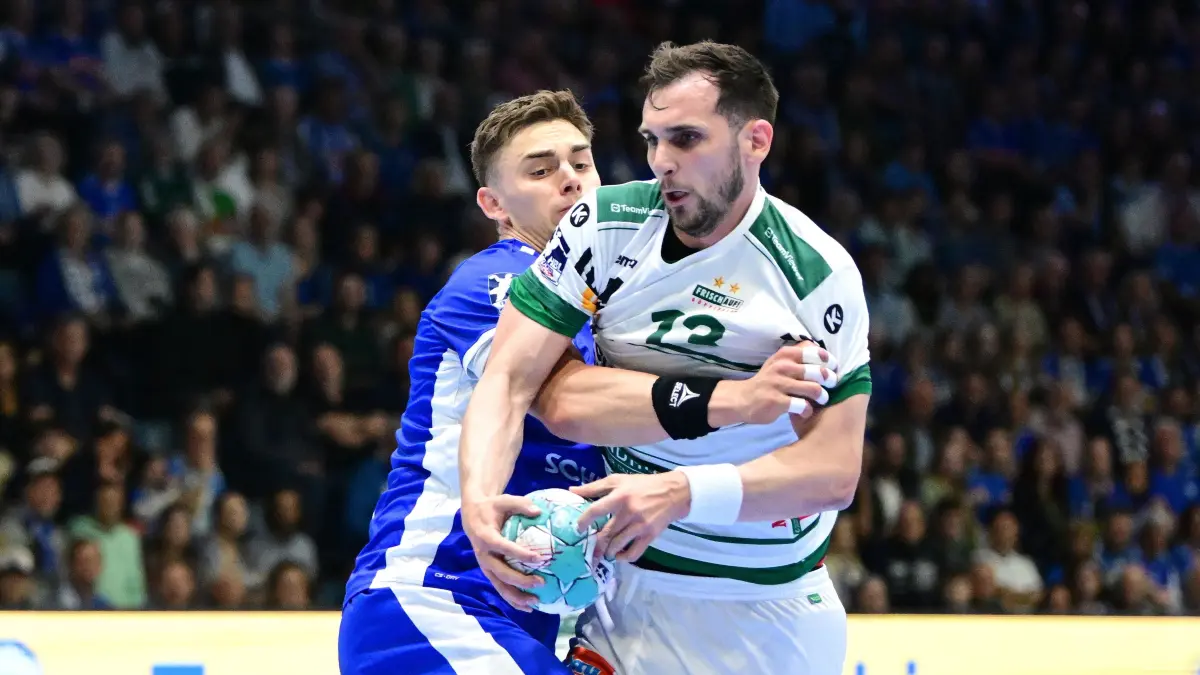 Handball, 1. Bundesliga, VfL Gummersbach vs. FRISCH AUF Goeppingen, 34. Spieltag, Schwalbe Arena Gummersbach, 02.06.2024: Josip Sarac (Frisch Auf Goeppingen 13) gegen Stepan Zeman (VfL Gummersbach 66)
Handball, 1. Bundesliga, VfL Gummersbach vs. FRISCH AUF Goeppingen, 34. Spieltag, Schwalbe Arena Gummersbach, 02.06.2024
Foto: Eibner-Pressefoto/Juergen Augst
