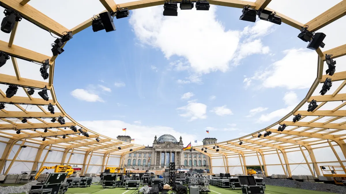 Im Adidas-Mini-Stadion in Berlin wurde der gleiche Kunstrasen ausgerollt wie auf der Fan Meile.