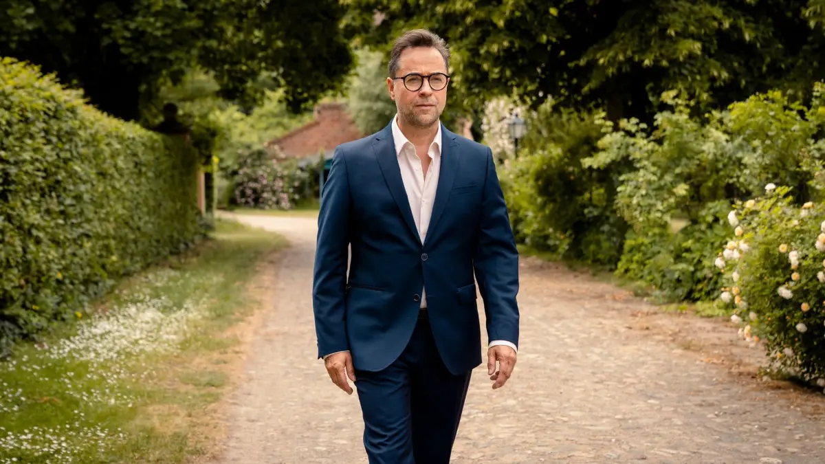 Der Krimi „Düstersee“ läuft am 15.07.2024 im ZDF. Alle Infos dazu hier.