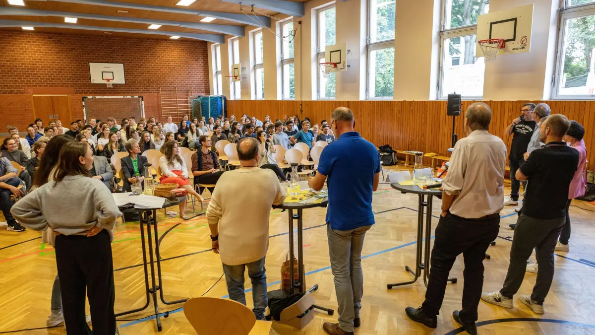 Göppingen Mörike Gymnasium Podiumsdiskussion zur Kommunalwahl für Erst- und Jungwählerinnen