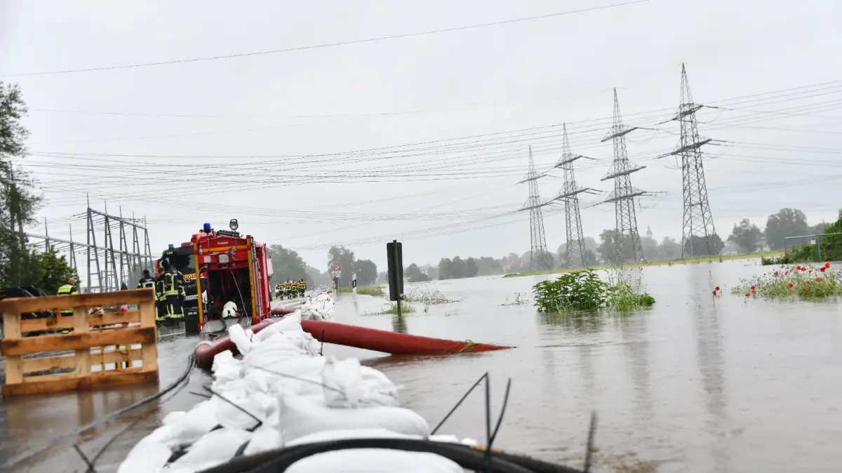 Hochwasser 2024: Die Feuerwehr kämpft um das Umspannwerk Dellmensingen