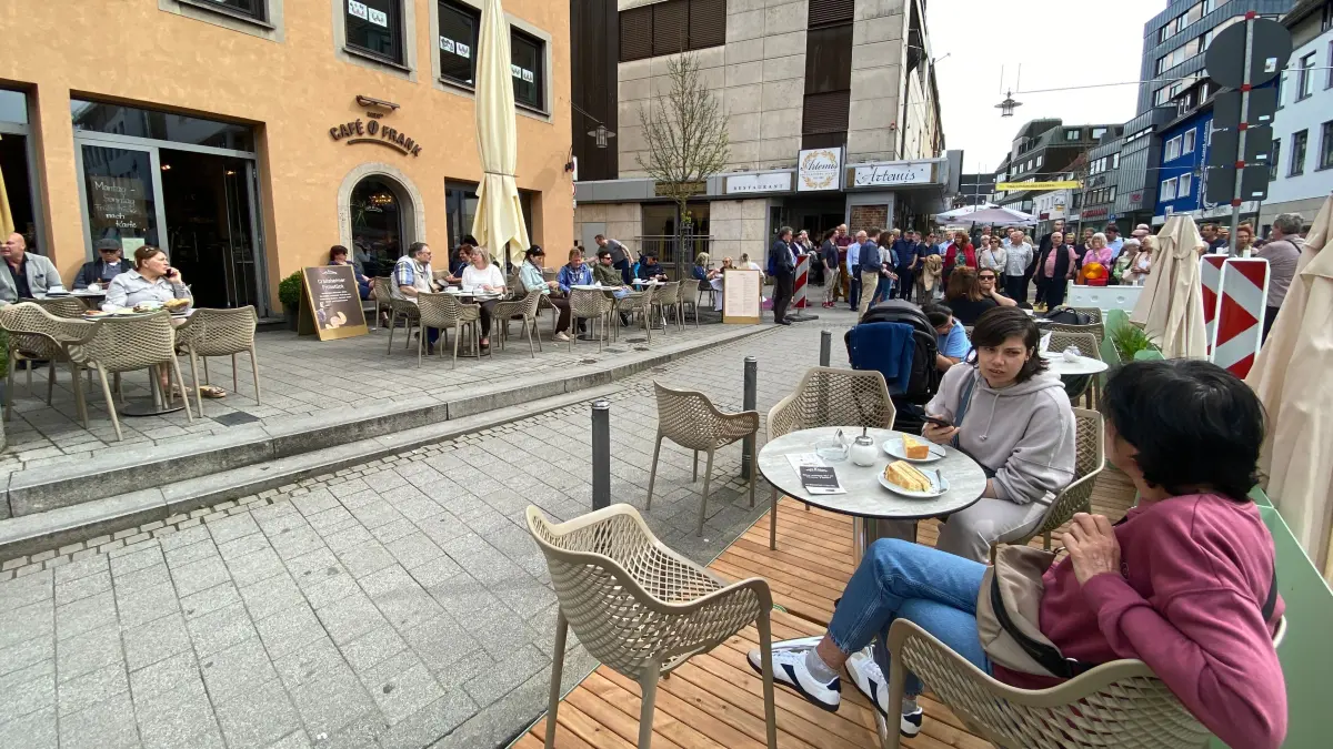 Temporäre Fußgängerzone in Crailsheim: Für Cafés und Restaurants gibt es mehr Platz für Außengastronomie.