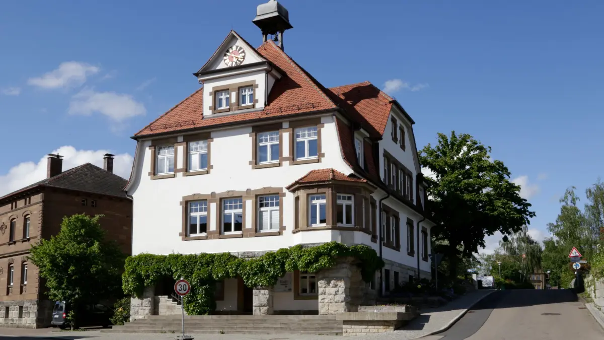 Mayor killed in accident: District office sees no room for later election ...