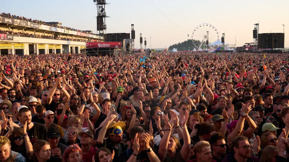 Das Event Rock am Ring ist besonders unter Rockliebhabern ein absolutes Muss. Es findet auch 2024 wieder statt. Alle Infos dazu stehen in diesem Artikel.