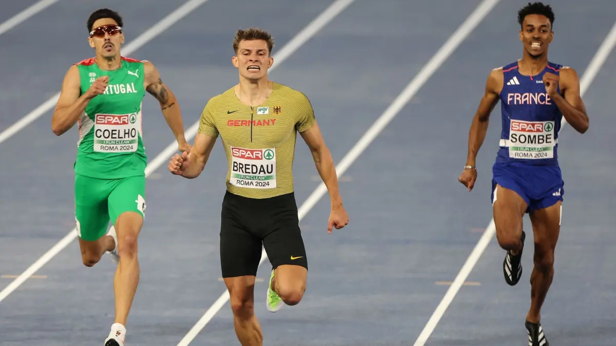 Leichtathletik: Europameisterschaft: 09.06.2024, Italien, Rom: Leichtathletik: Europameisterschaft, 400 Meter, Männer, Halbfinale, Jean Paul Bredau (M) aus Deutschland in Aktion neben Joao Coelho (l) aus Portugal und David Sombe aus Frankreich. Foto: Oliver Weiken/dpa +++ dpa-Bildfunk +++
