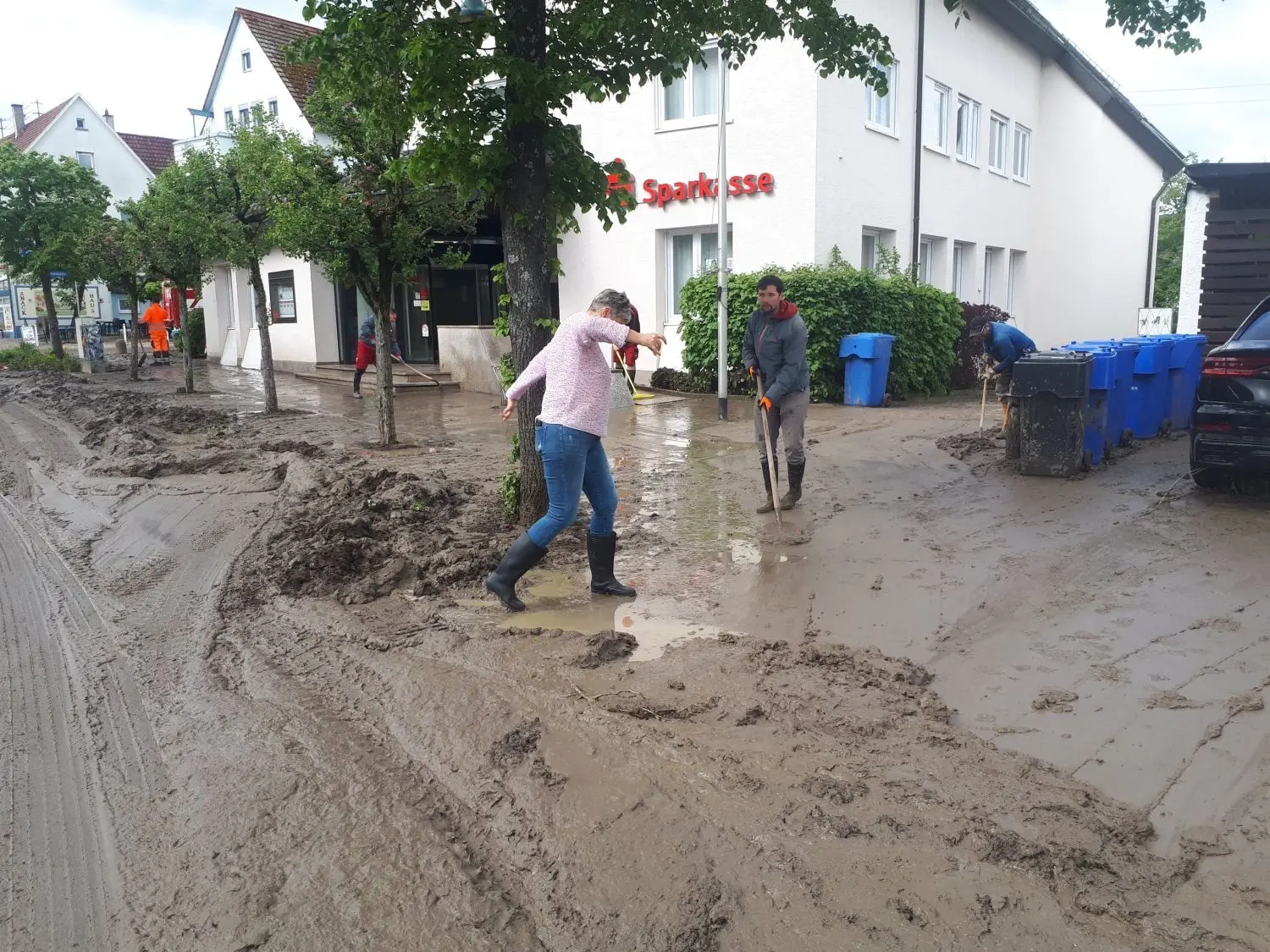 Überall Schlamm und Schutt: Das ist Bisingen am Tag nach dem Unwetter.