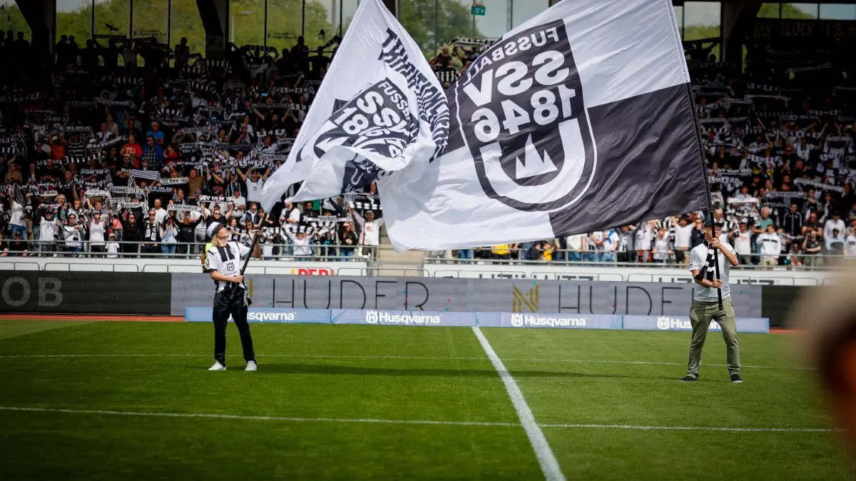 Der SSV Ulm 1846 Fußball ist in die 2. Bundesliga durchmarschiert und darf sich über immer größer werdendes Interesse freuen. Auch ein neuer Investor ist gefunden.
Aufstieg SSV Ulm