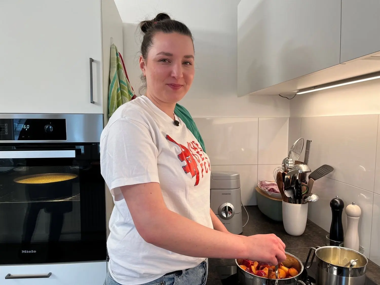 Hannah Kahlert beim Zubereiten ihres perfekten Dinners.⇥