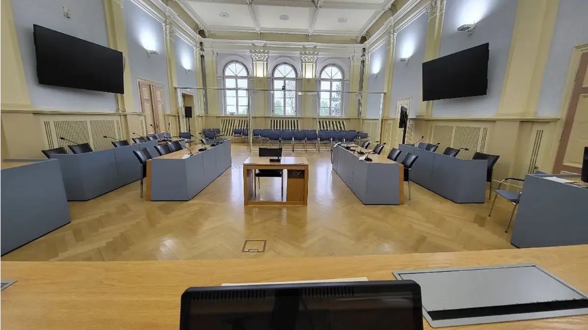 Digital aufgerüstet: der Schwurgerichtssaal des Hechinger Landgerichts.⇥
Der digital aufgerüstete Schwurgerichtssaal im Landgericht Hechingen.