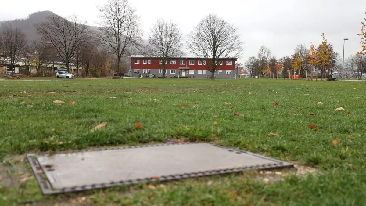Eine Unterkunft für Flüchtlinge steht schon auf dem Gelände an der Hülbener Straße - ein zweites Wohnheim folgt⇥
Neue Unterkunft für Flüchtling in der Hülbener Straße, bauplatz