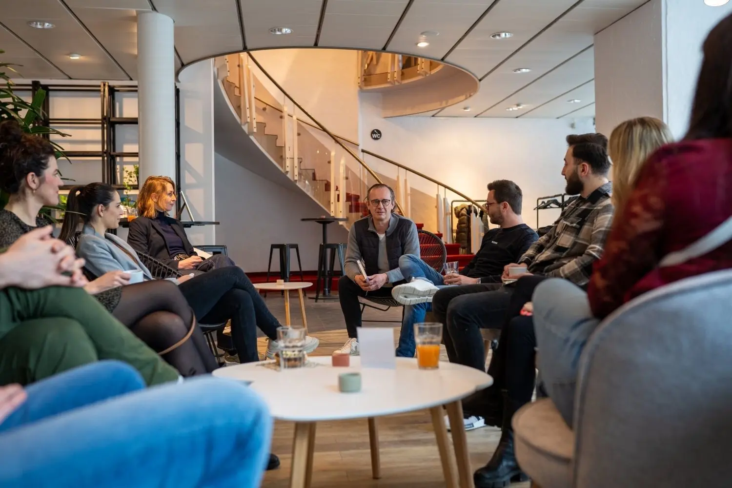 Im KulTurm fand die Informationsveranstaltung für den Gründerpreis 2024 mit Ulrich Daum, dem Geschäftsführer der Citymanagement Albstadt, und Christine Seitzinger statt.⇥