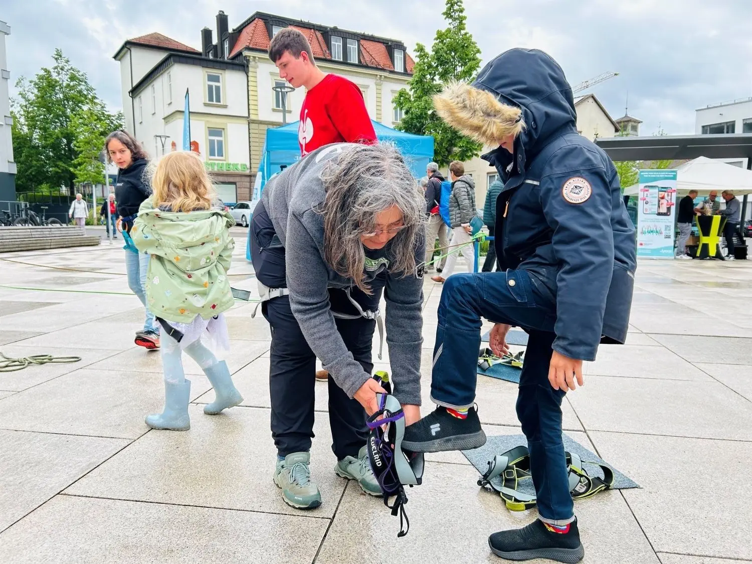 Besonders begehrt war der Kletterturm auf dem Obertorplatz: Hunderte kleine und große Kletterer erklommen die Spitze.