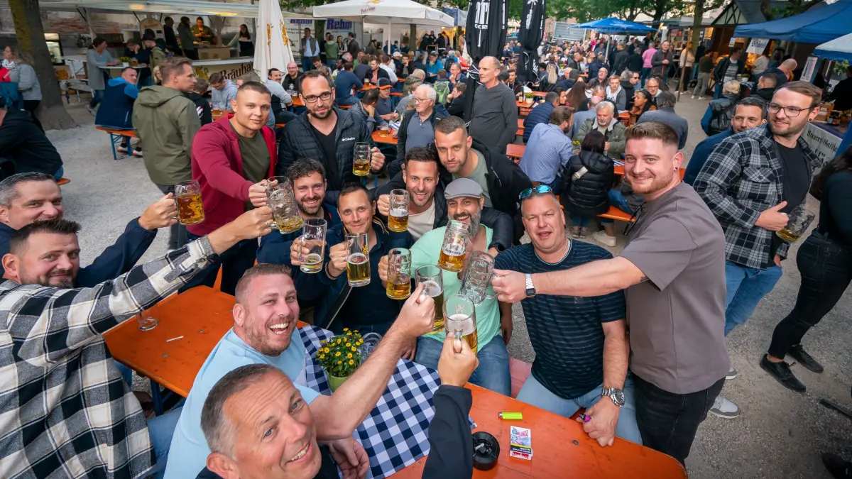 Südl. Münsterplatz: Kleinbrauermarkt 2024 Ulm