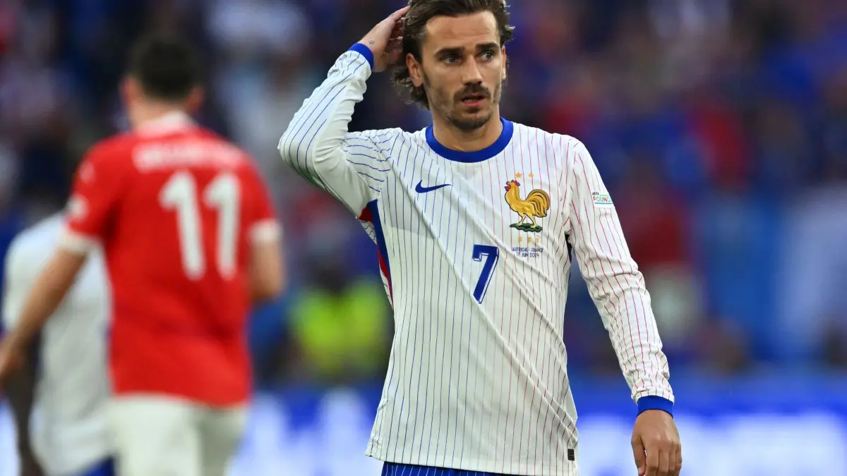 Euro 2024: Österreich — Frankreich: 17.06.2024, Nordrhein-Westfalen, Düsseldorf: Fußball, UEFA Euro 2024, EM, Vorrunde, Gruppe D, Spieltag 1, Österreich - Frankreich, Düsseldorf Arena, Frankreichs Antoine Griezmann reagiert während des Spiels. Foto: Marius Becker/dpa +++ dpa-Bildfunk +++