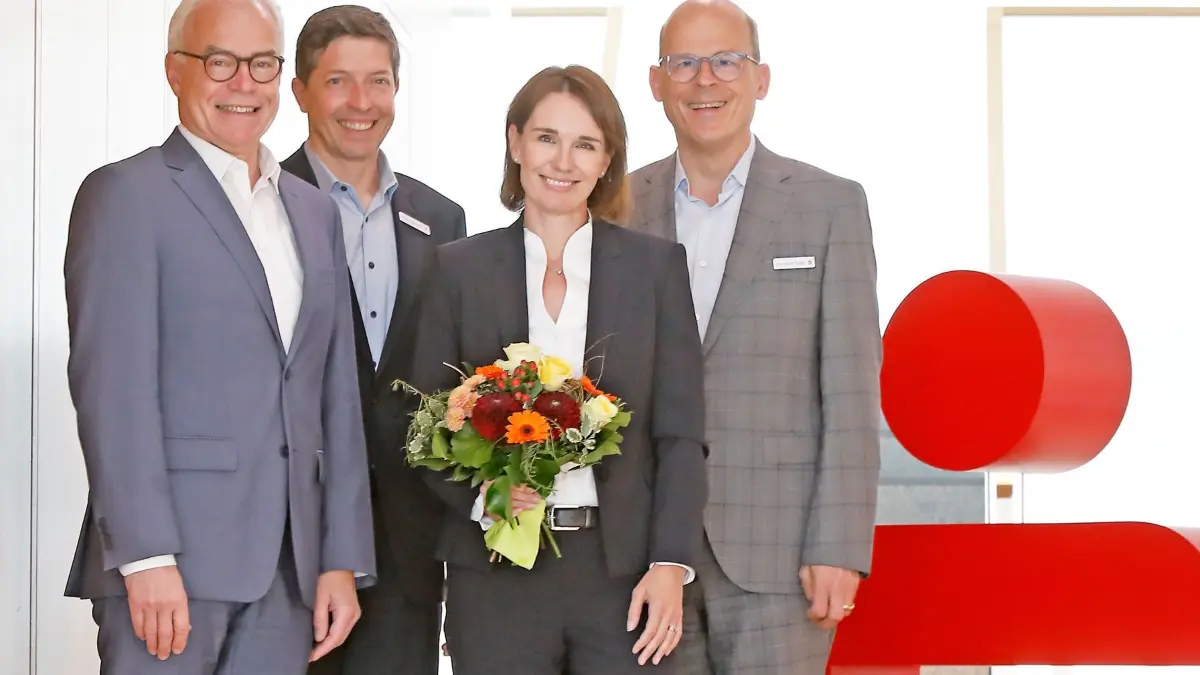 Ciny Berend wird Vorstandsmitglied der Kreissparkasse. Auf dem Bild von links: Landrat Edgar Wolff, der künftige Vorsrtandschef Klaus Meissner, Cindy Berend und Vorstandschef Dr. Hariolf Teufel.