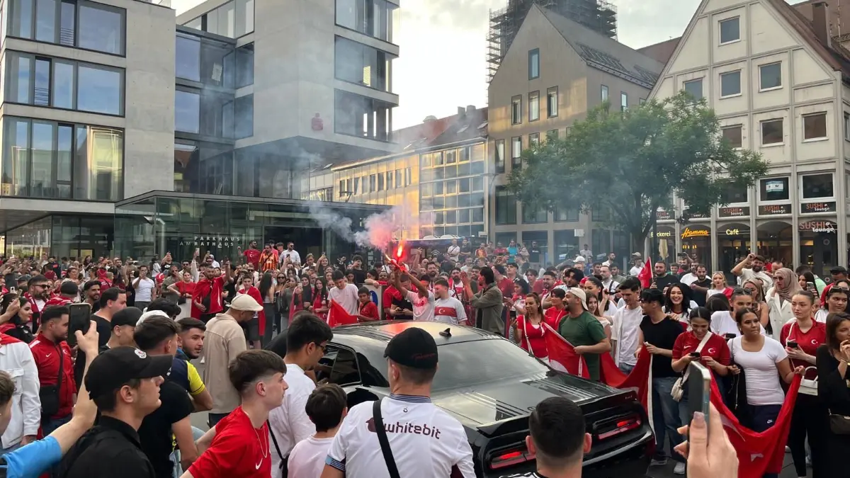 Euro 2024: Jubel der Türkei-Fans nach 3:1-Auftaktsieg über Georgien