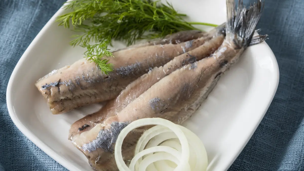ILLUSTRATION - Fisch liefert Omega-3-Fettsäuren, einen wichtigen Baustein für unsere Zellen. Foto: Christin Klose/dpa-mag - Honorarfrei nur für Bezieher des Dienstes dpa-Magazin +++ dpa-Magazin +++