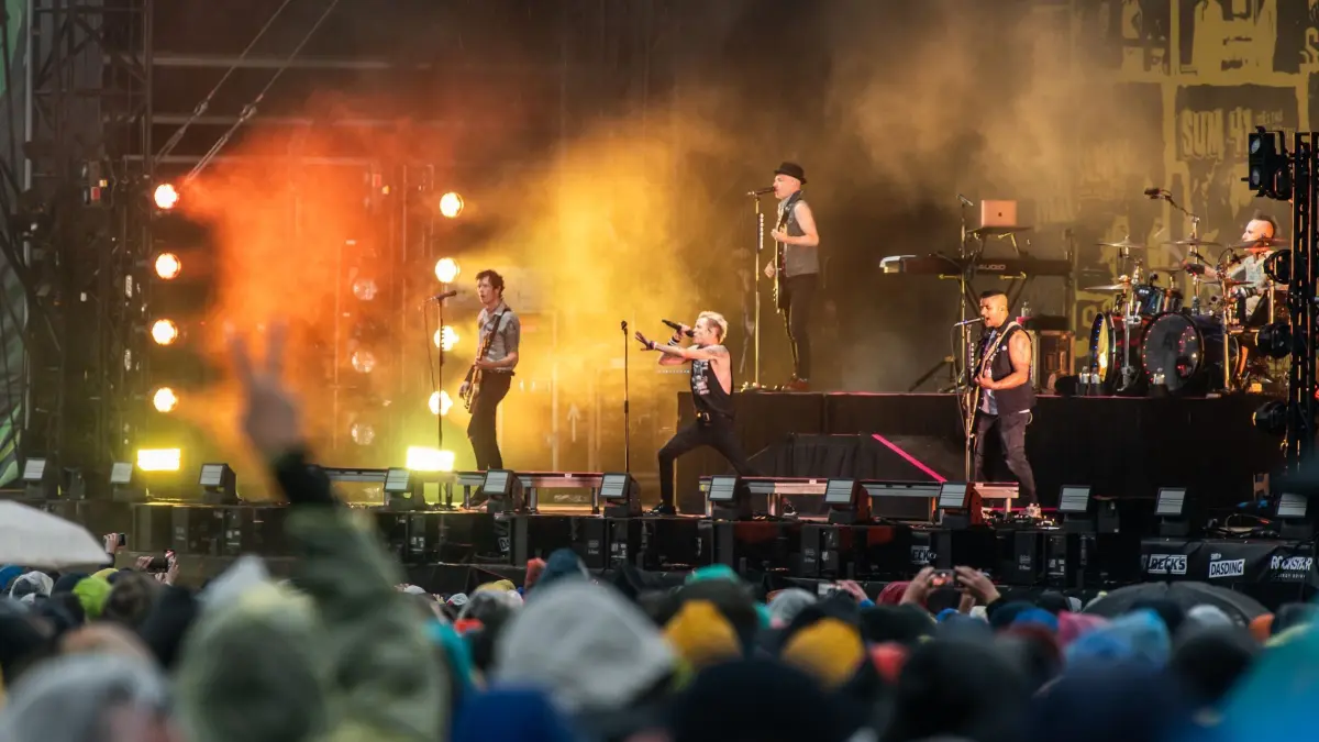 Southside Festival 2024: 21.06.2024, Baden-Württemberg, Neuhausen ob Eck: Die Punkrockband «SUM 41» tritt beim Southside Festival auf. Das Rockmusik-Festival gehört zu den größten deutschen Open-Air-Festivals. Foto: Silas Stein/dpa +++ dpa-Bildfunk +++