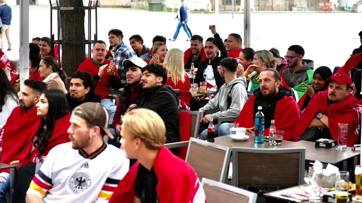 Fußball-Europameisterschaft EM Public Viewing Extrablatt Ulm Türkei Portugal