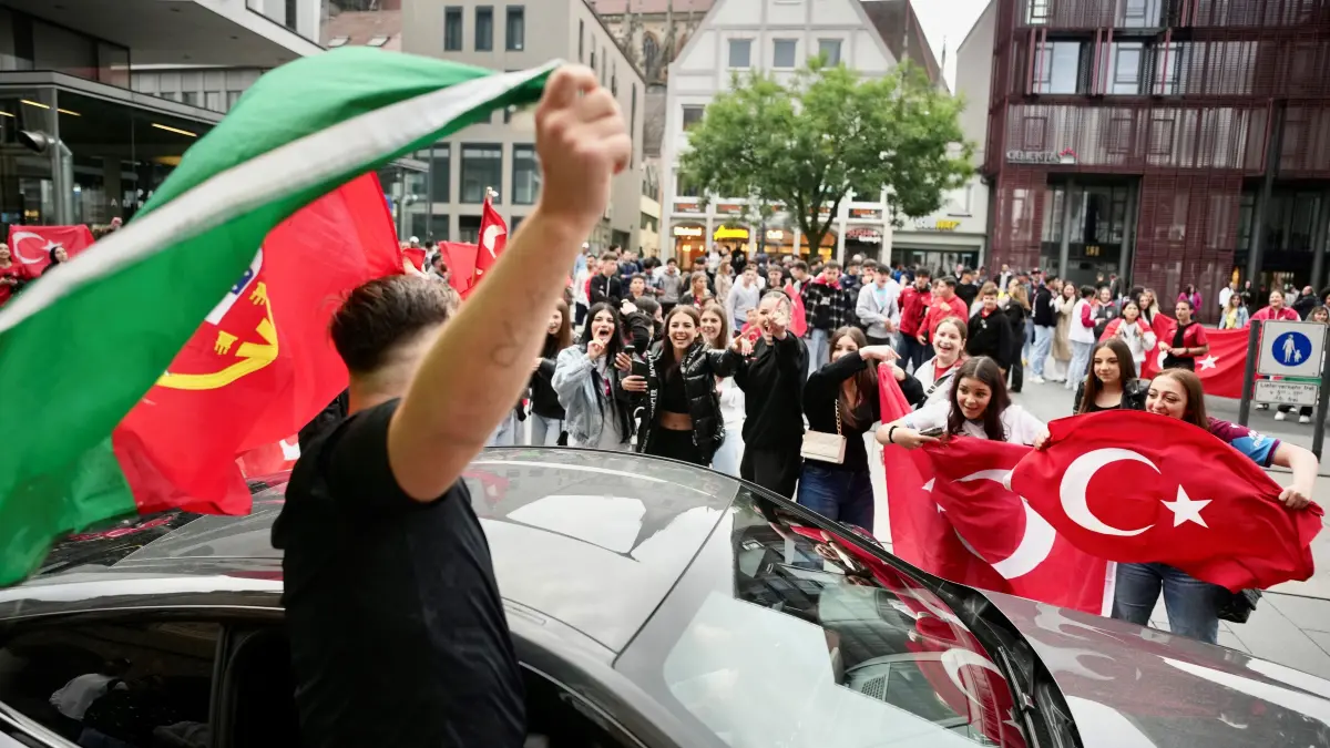 Türkei Portugal EM Autokorso Ulm Neue Mitte