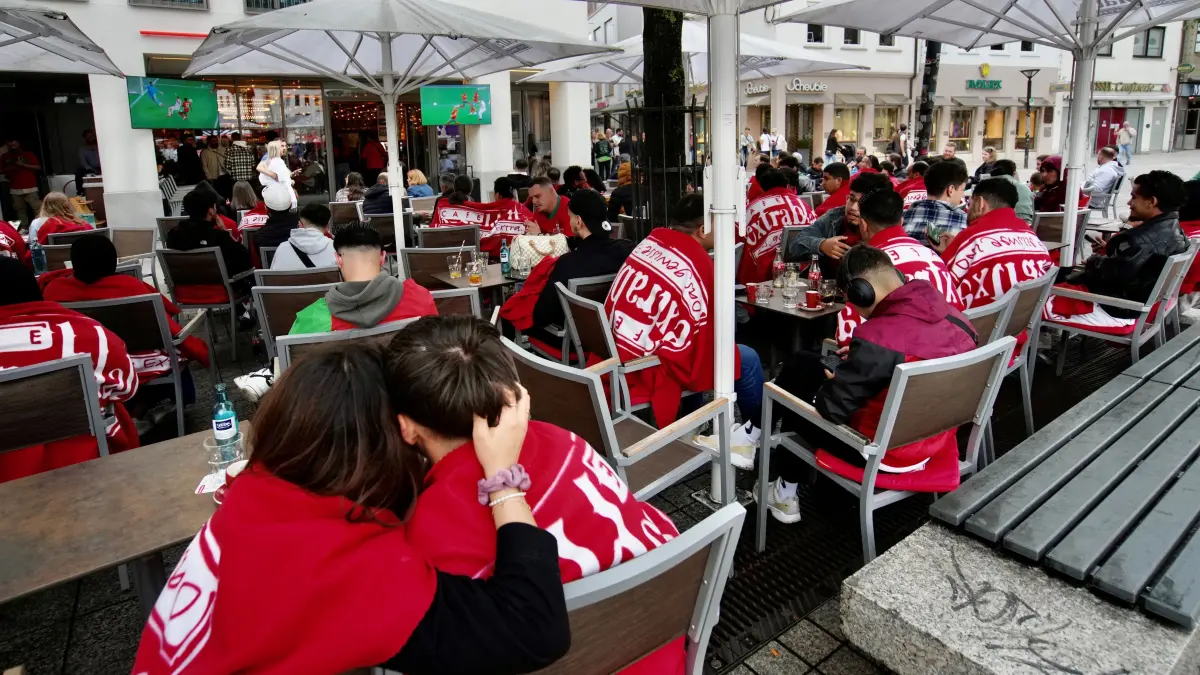 Public Viewing Fußball-Europameisterschaft EM Türkei gegen Portugal in Ulm, Extrablatt