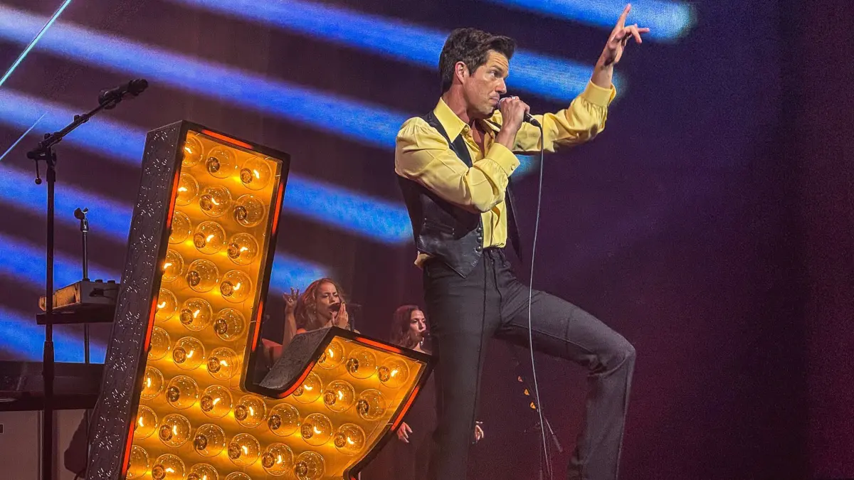US–amerikanische Band „The Killers“ in Manchester: 22.06.2024, Großbritannien, Manchester: Brandon Flowers von der US-amerikanischen Rockband The Killers tritt gemeinsam mit seiner Band am letzten Abend ihrer 5-Nächte-Residency in der Co-Op Live Arena auf. Co-Op Live ist eine Indoor-Arena, die sich auf dem Etihad Campus neben dem City of Manchester Stadium befindet. Sie wurde am 14. Mai 2024 eröffnet und hat das größte Fassungsvermögen aller Indoor-Arenen in Europa. Foto: Myles Wright/ZUMA Press Wire/dpa +++ dpa-Bildfunk +++