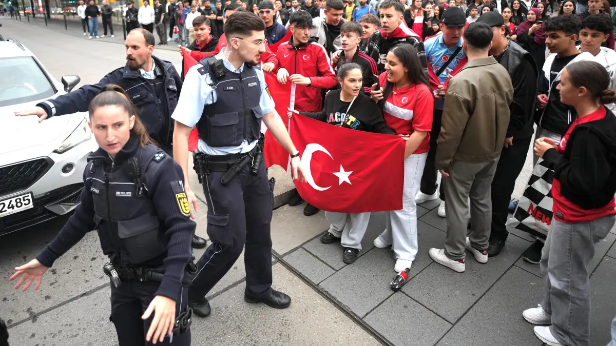 Polizei Autokorso Türkei Portugal Ulm Neue Mitte EM