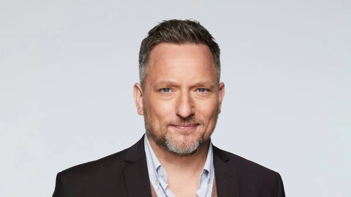 Michi (Lars Pape) steht nach einem Autounfall unter Verdacht.