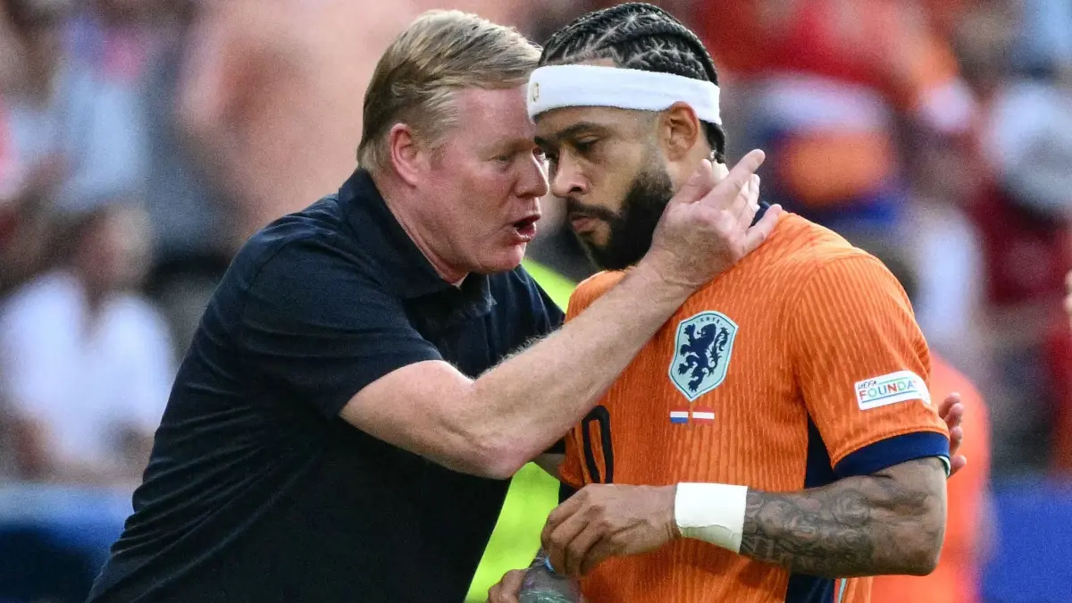 Football: UEFA Euro 2024 - 1st round day 3: Group D Netherlands v Austria: Netherlands' forward #10 Memphis Depay is congratulated by his head coach Ronald Koeman after scoring his team's second goal during the UEFA Euro 2024 Group D football match between the Netherlands and Austria at the Olympiastadion in Berlin on June 25, 2024. (Photo by Christophe SIMON / AFP)