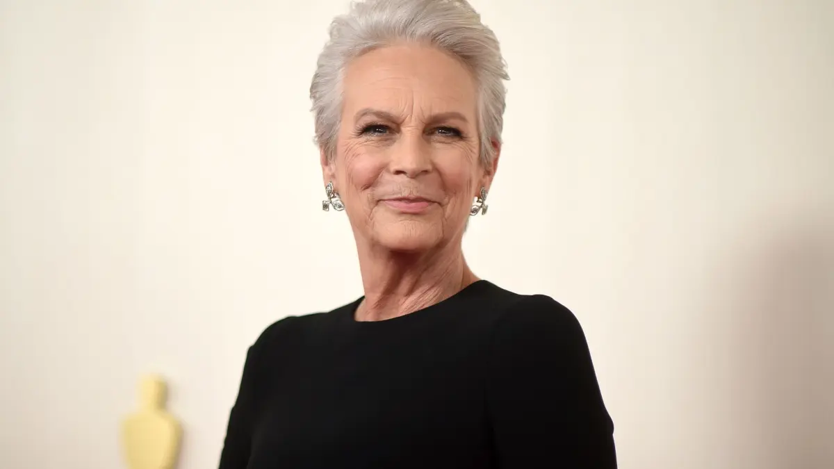 Jamie Lee Curtis: ARCHIV - 10.03.2024, USA, Los Angeles: Jamie Lee Curtis kommt zur Oscar-Verleihun im Dolby Theatre in Los Angeles. (zu dpa: «Lindsay Lohan und Jamie Lee Curtis drehen «Freaky Friday»-Fortsetzung») Foto: Richard Shotwell/Invision/AP/dpa +++ dpa-Bildfunk +++