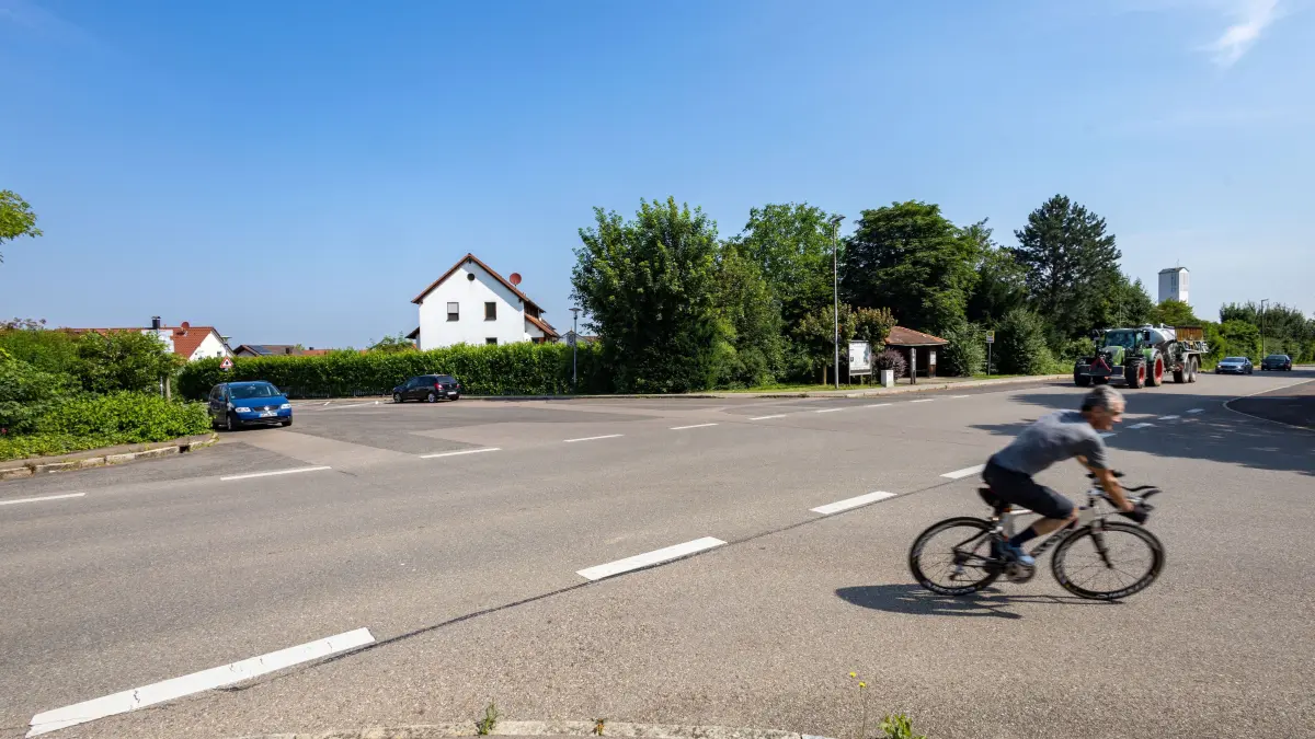 Dürnau Kreuzung Einmündung Hauptstraße bei Bushaltestelle