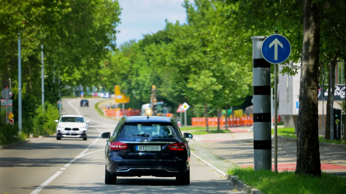 Blitzer Blitzersäule Radarfalle Noyon Allee