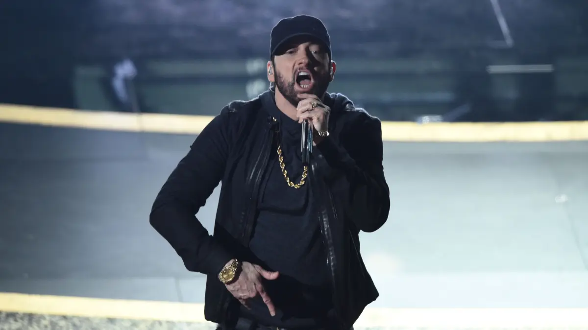 US-Rapper Eminem tritt bei der 92. Oscar-Verleihung im Dolby Theatre auf.