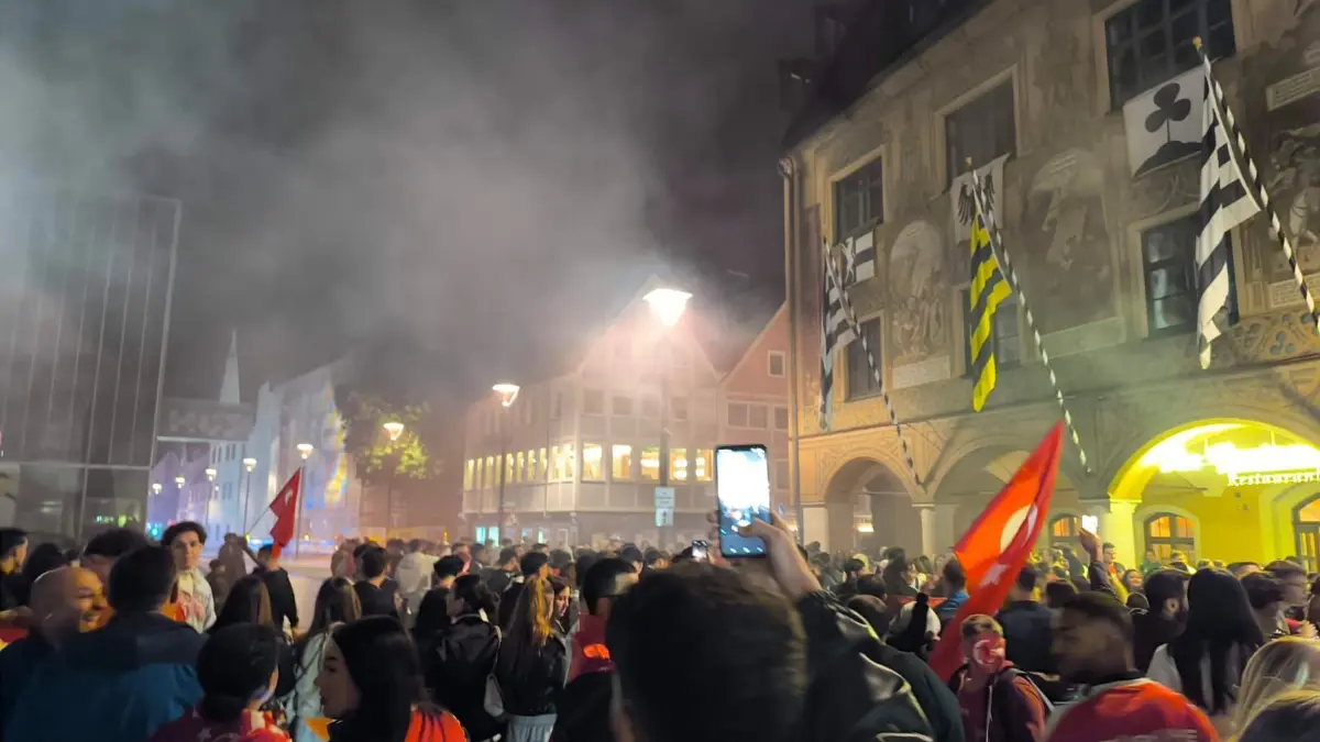 Türkei Jubel in Ulm nach Achtelfinale gegen Österreich
