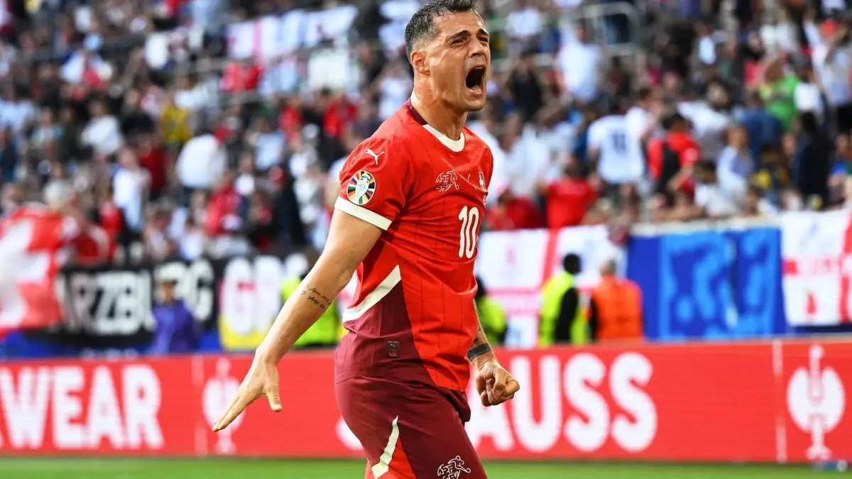 Euro 2024: England - Schweiz: 06.07.2024, Nordrhein-Westfalen, Düsseldorf: Fußball, UEFA Euro 2024, EM, England - Schweiz, Finalrunde, Viertelfinale, Düsseldorf Arena, Granit Xhaka von der Schweiz jubelt über den Treffer zum 1:0. Foto: Arne Dedert/dpa +++ dpa-Bildfunk +++