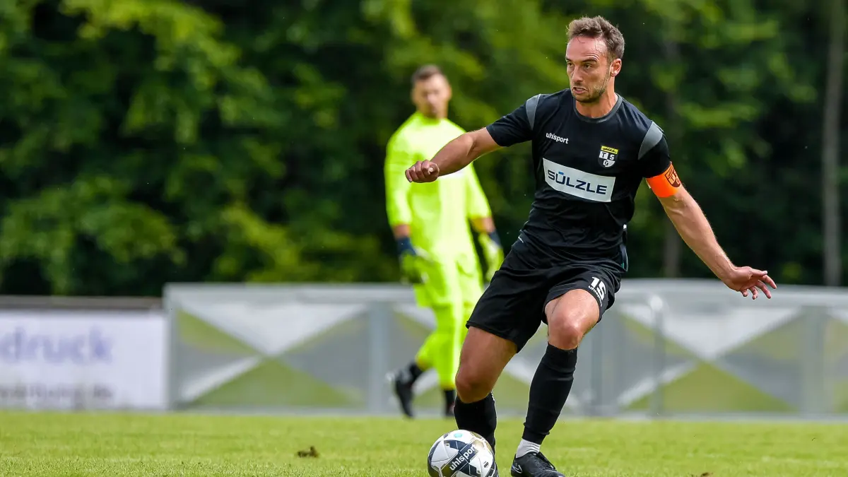 Young Boys Reutlingen vs TSG Balingen, Fussball, Testspiel, Spielzeit 2024/2025, 07.07.2024,: Adrian Mueller (TSG Balingen, #15)
Young Boys Reutlingen vs TSG Balingen, Fussball, Testspiel, Spielzeit 2024/2025, 07.07.2024,
Foto: Eibner-Pressefoto/Andreas Ulmer