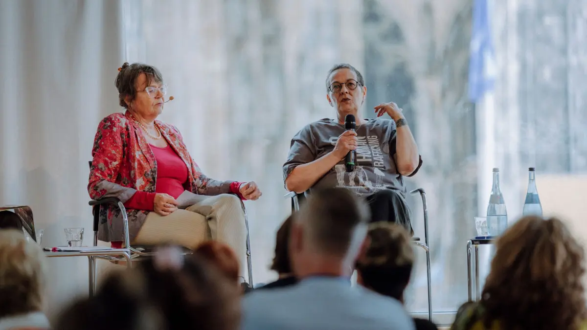 Stadthaus Ulm, Podiumsdiskussion zu Prostitution mit Leni Breymaier (MdB) und Katrin Albsteiger (OB), Veranstaltung von Ulmer Bündnis gegen Menschenhandel