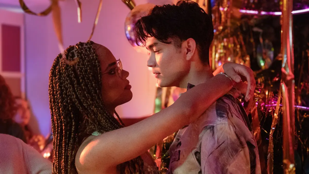 Was passiert wohl zwischen Elle (Yasmin Finney) und Tao (William Gao)?