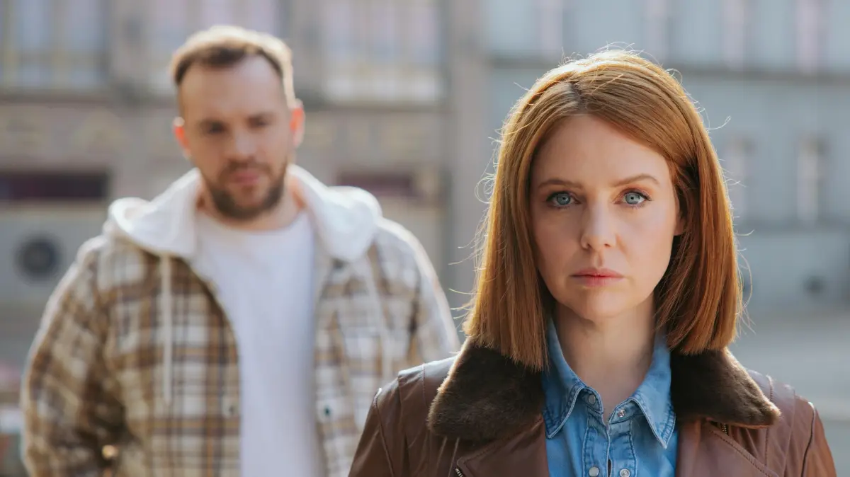 Toni (Olivia Marei) ist seit einiger Zeit wieder mit Erik (Patrick Heinrich) zusammen.