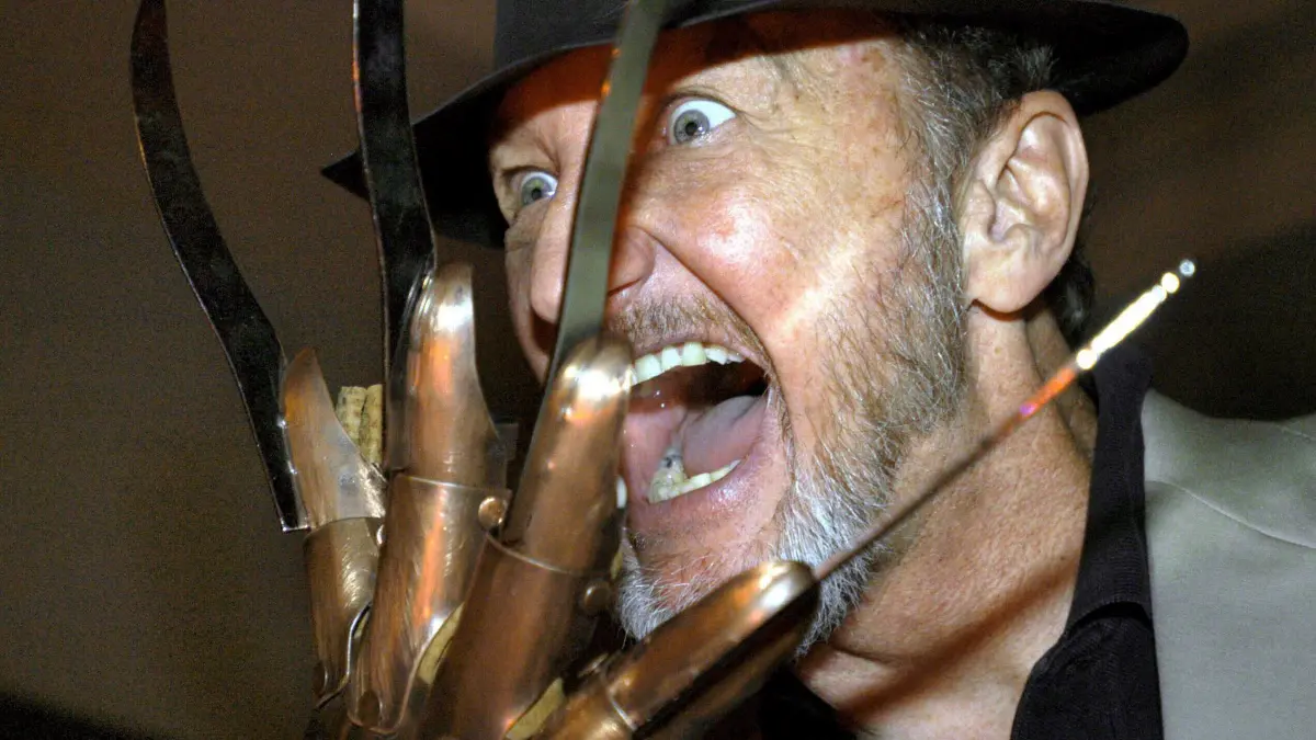 FILE - Robert Englund, the actor who played Freddy Krueger in 'A Nightmare on Elm Street' gestures during a press conference Wednesday, 25 October 2006, in Mexico City, Mexico. EPA/Mario Guzman (zu dpa "Von den Simpsons bis zur Steuererklärung - Überall Grusel!" vom 27.10.2015) +++ dpa-Bildfunk +++