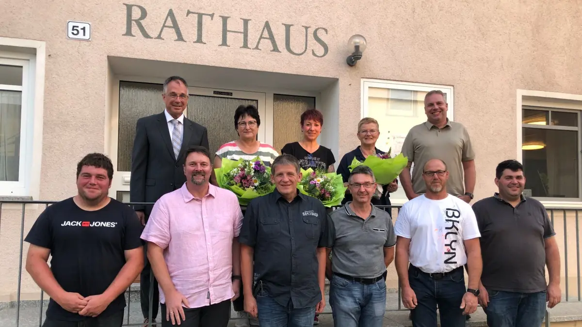 Der neue Gemeinderat in Griesingen (untere Reihe von links): Christian Werner, Thomas Payer, Robert Seifert, Ralf Storf, Michael Schmucker und Georg Kiefer sowie (obere Reihe von links) Bürgermeister Oliver Klumpp, Ulrike Gräter, Nadja Kost, Dorothea Brinkschmidt-Haase und Jürgen Uhlman.