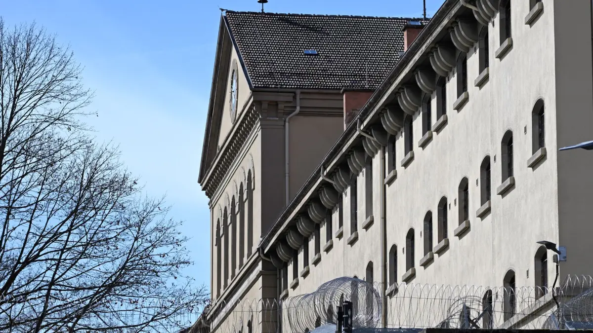 Rottenburg am Neckar - JVA: ARCHIV - 14.03.2024, Baden-Württemberg, Rottenburg am Neckar: Die Justizvollzugsanstalt (JVA) von Rottenburg am Neckar. (zu dpa: «Unbezahlte Geldstrafe: Schwitzen anstatt im Gefängnis sitzen») Foto: Bernd Weißbrod/dpa +++ dpa-Bildfunk +++