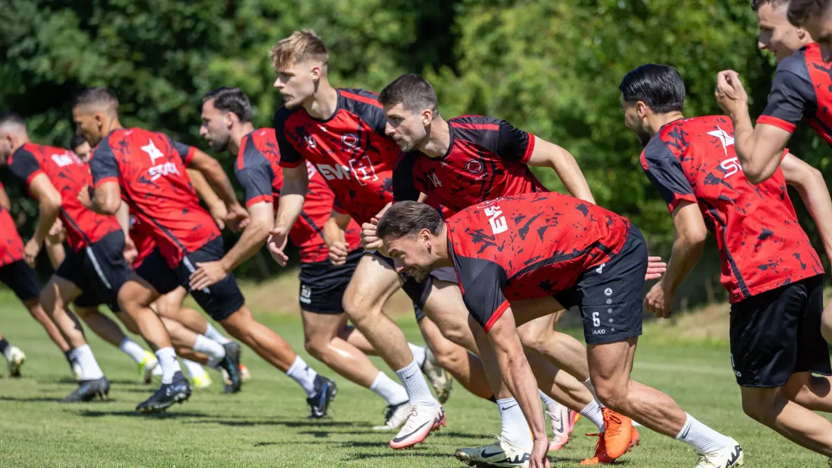 1.Göppinger SV, Fussball, Regionalliga Süedwest - Spielervorstellung, Saison 2024/2025, Rasensportplatz Stadion SV Göppingen, Hohenstaufenstr. 116, 73033 Göppingen, 14.07.2024 - 11:00 Uhr: #,
1.Göppinger SV, Fussball, Regionalliga Süedwest - Spielervorstellung, Saison 2024/2025, Rasensportplatz Stadion SV Göppingen, Hohenstaufenstr. 116, 73033 Göppingen, 14.07.2024 - 11:00 Uhr,
Foto: PhotoPeet-Sportfotografie/Peter Harich
