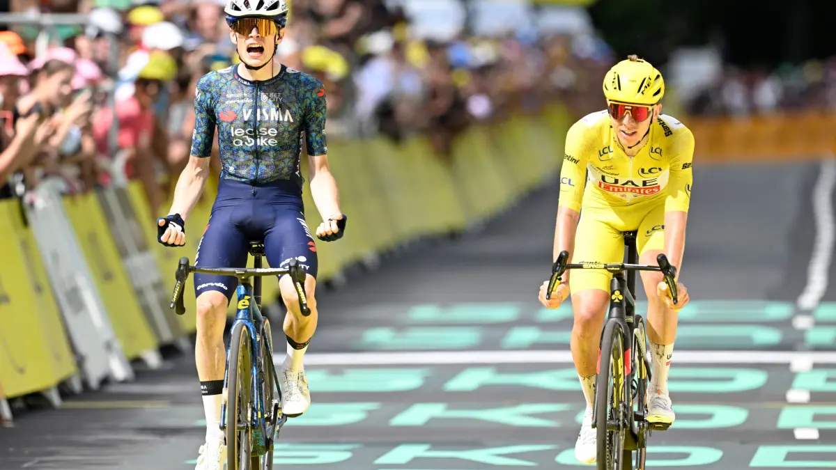 Sport Themen der Woche KW28 Sport Bilder des Tages Tour de France 2024 - Stage 11 LE LIORAN, FRANCE - JULY 10 : Vingegaa: Sport Themen der Woche KW28 Sport Bilder des Tages Tour de France 2024 - Stage 11 LE LIORAN, FRANCE - JULY 10 : Vingegaard Hansen Jonas DEN of Team Visma Lease a Bike and Pogacar Tadej SVN of UAE Team Emirates during stage 11 of the 111th edition of the Tour de France 2024 cycling race, a stage of 211 kms with start in Evaux-les-Bains and finish in Le Lioran on July 10, 2024 in Le Lioran, France, 09/07/2024 Le Lioran France PUBLICATIONxNOTxINxFRAxBEL Copyright: xNicoxVereeckenx