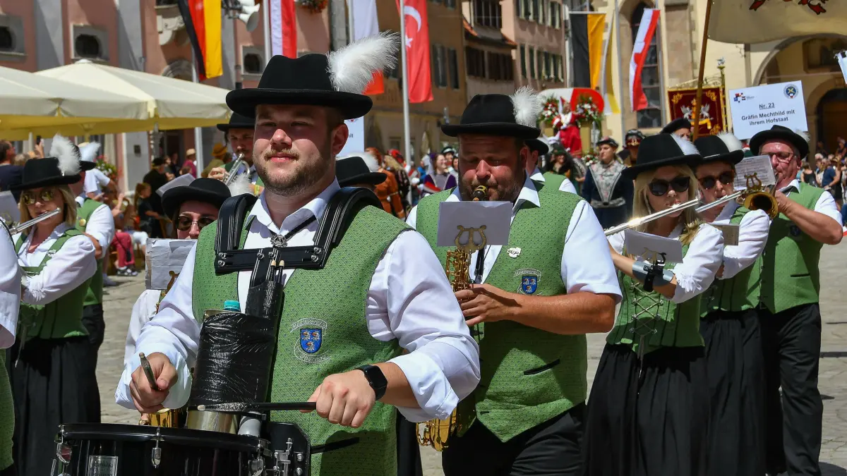 Rottenburg Grosser Umzug, 750 Jahre Rottenburg, 14.07.2024, *** Rottenburg Big parade, 750 years of Rottenburg, 14 07 20: Rottenburg Grosser Umzug, 750 Jahre Rottenburg, 14.07.2024, *** Rottenburg Big parade, 750 years of Rottenburg, 14 07 2024, Copyright: xEibner-Pressefoto/RalphxKunzex EP_RKE