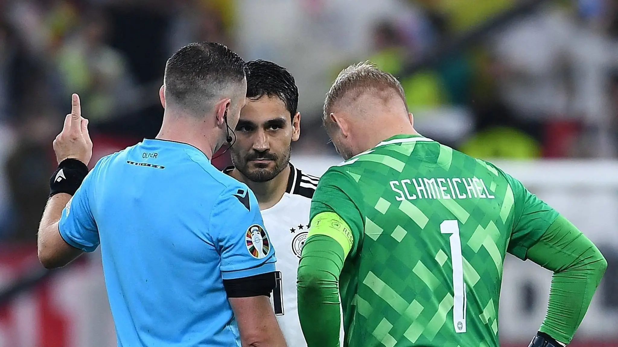 Mecker Runde Mecker-Regel im Fußball: Kapitänsregelung gilt für alle Ligen | swp.de